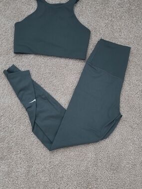 Nike Dark Green High-Waist Leggings and Cropped Sports Bra Set